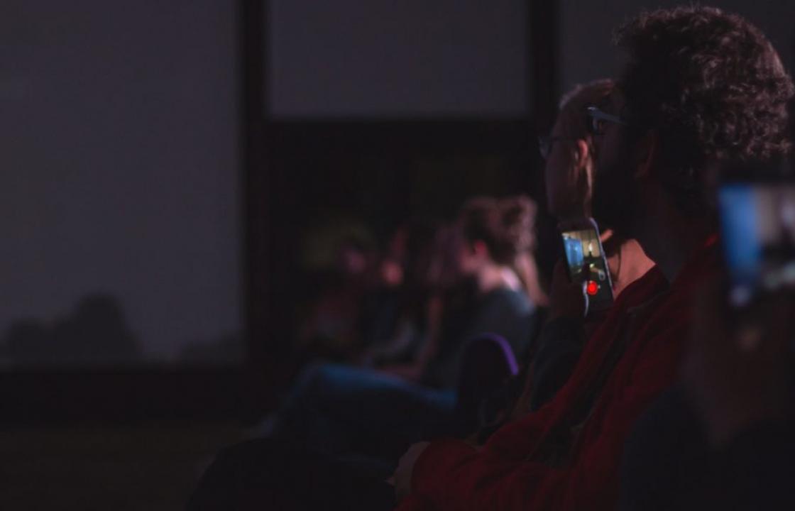 tyler-delgado-zxdzte64smg-unsplash-aspect-ratio-560-300